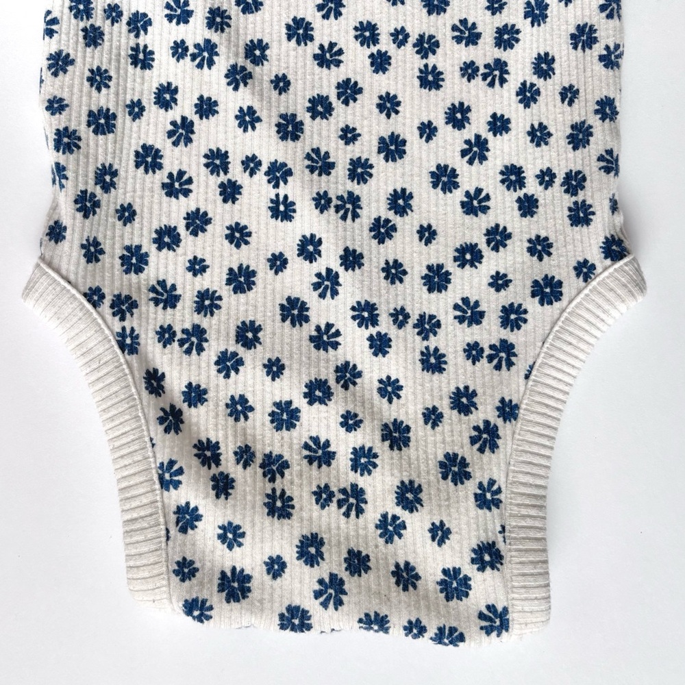 GAP BABY Ribbed Dainty Floral Keyhole Button Ruffle Flutter Sleeve Bodysuit - Picture 7 of 11